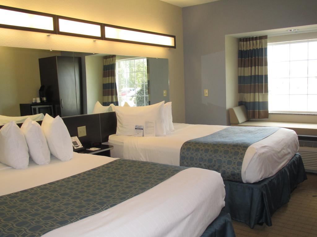 Microtel Inn & Suites Belle Chasse Rom bilde